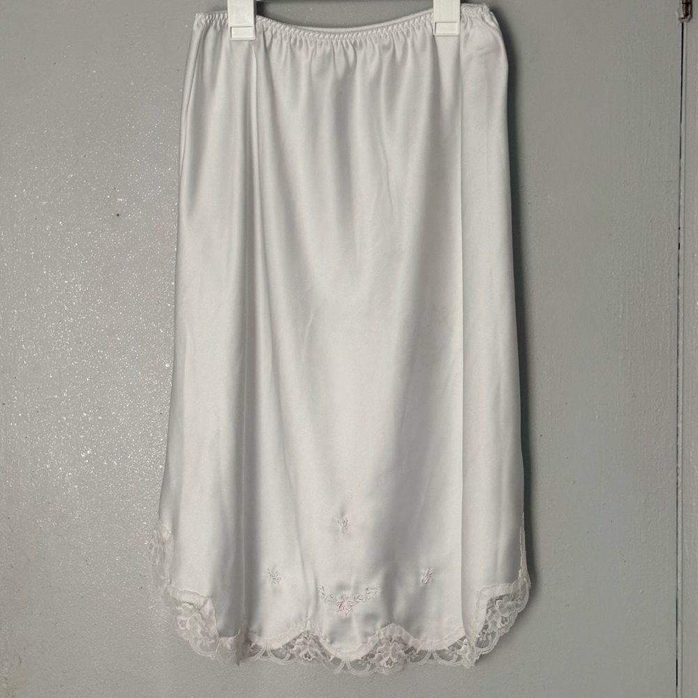 Vintage Barbizon satin half slip embroidered floral lace-trimmed scalloped hem L